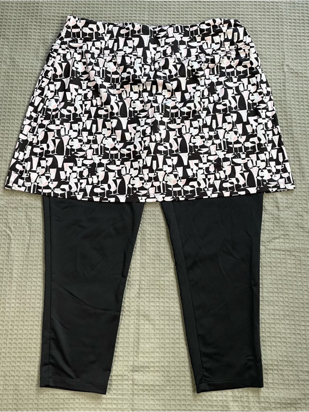 SanSoleil Skirted Capri 2-in-1 Combo Skort Medium Womens Martini Print UPF